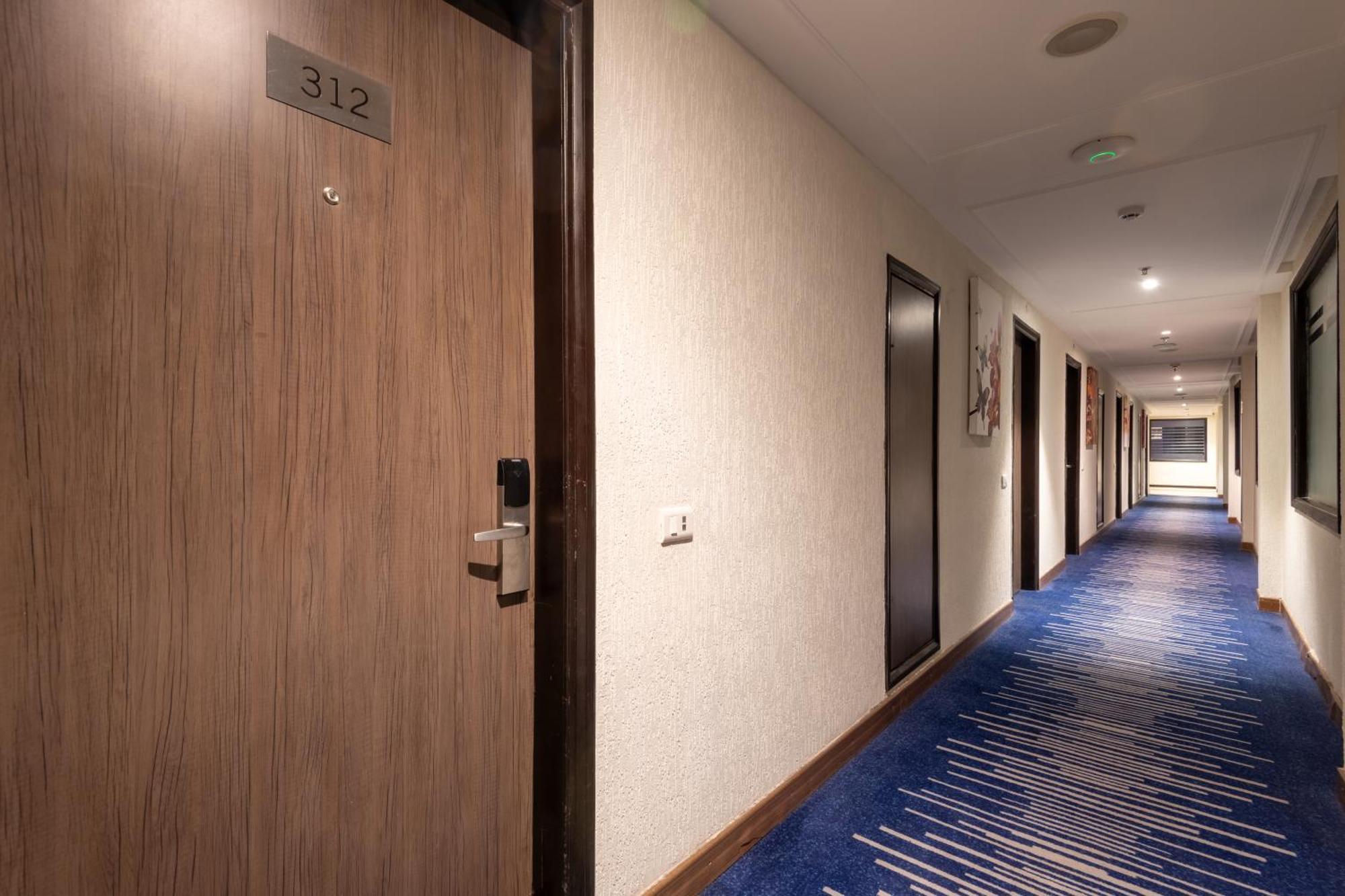 รามาดา บาย วินด์แฮม กาซอลี Hotel กัสซอลี ภายนอก รูปภาพ